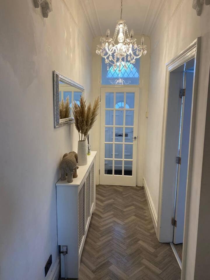 Entire Home In Audenshaw Manchester - Tomelle Exterior photo